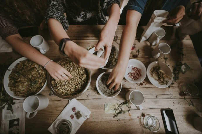 Raw botanical ingredients and herbs